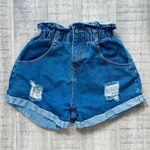 Scrunched denim shorts